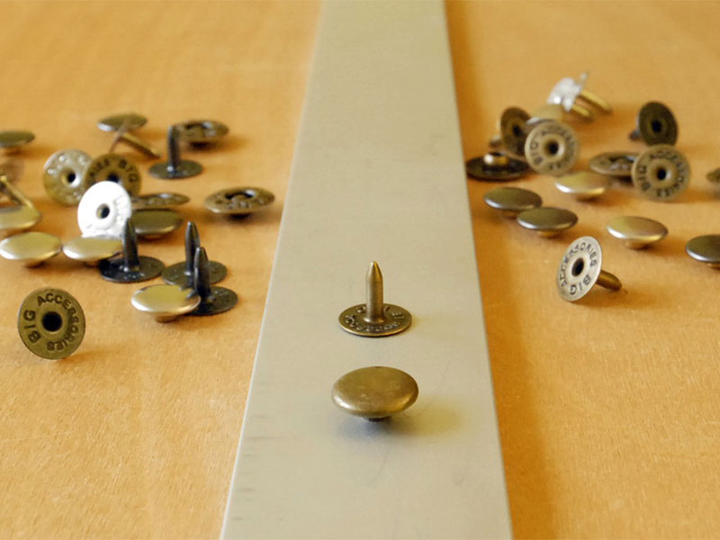 Кнопки для крепления ковровой дорожки