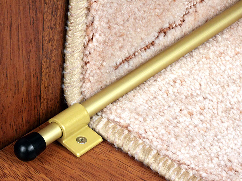 Ковродержатель держит ковер
